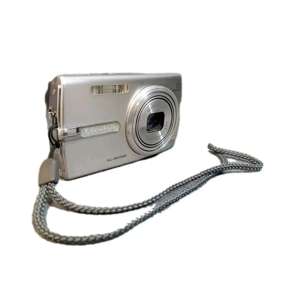 Olympus Stylus 780 u Digital Camera 7.1MP Silver 5xOptical Zoom AF Lock Silver
